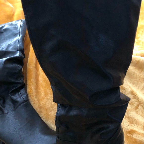 2 Black Boots 1 Suede and 1 leather - Picture 4 of 11